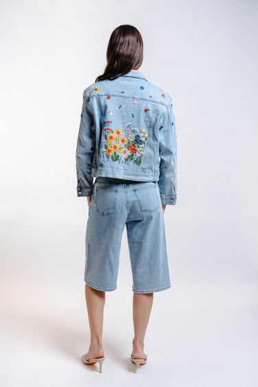 CONJUNTO MEZCLILLA CON FLORES BORDADAS