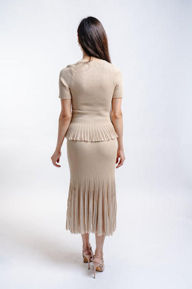CONJUNTO-BEIGE-CON-TABLONES