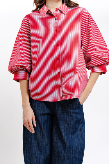 CAMISA DE RAYAS VINO CON MANGAS ABULLONADAS