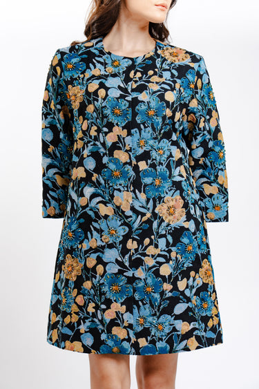 ABRIGO NEGRO CON FLORES AZULES