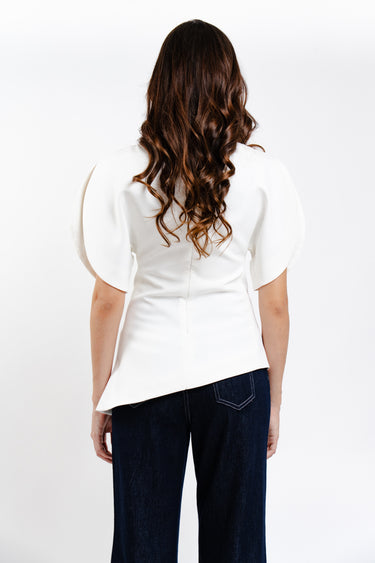 BLUSA BLANCA CON ABERTURA EN LAS MANGAS